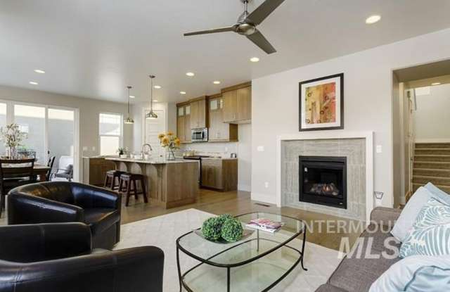Amazing home in Harris Ranch 3 bed/2.5 bath/2 car garage - 3652 South Pheasant Tail Way, Boise, ID 83716