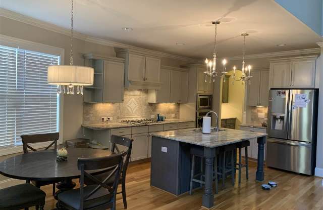 5811 Faringdon Place Gallery 2