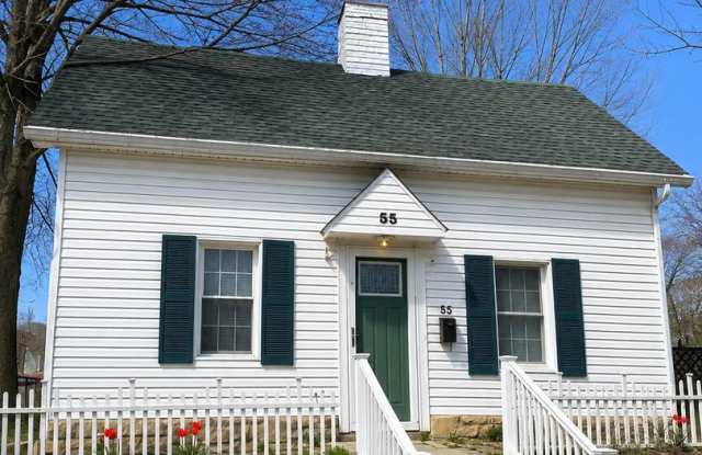 Charming 2-Bedroom Home Near Downtown Delaware! photos photos