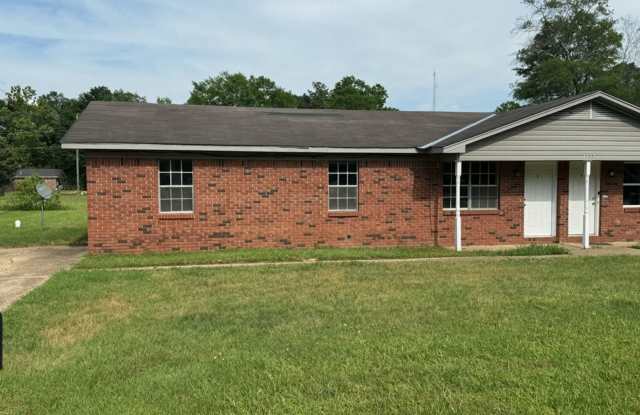 Nice 3 Bed 1 Bath Available Now! photos photos