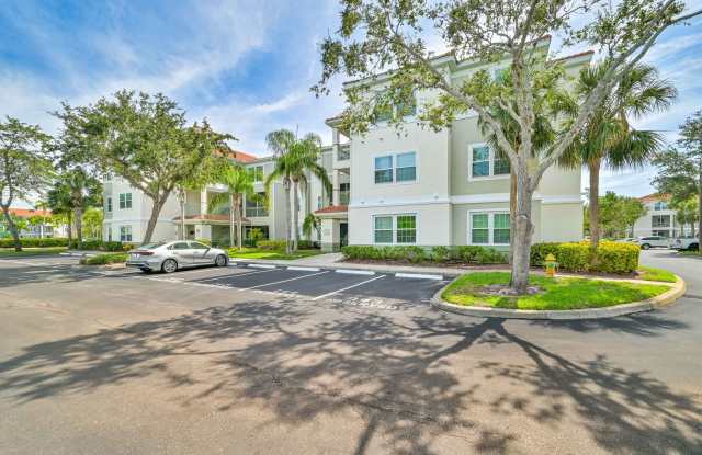 FIRST FLOOR CONDO ~ Walking Distance to Coconut Mall Gallery 3