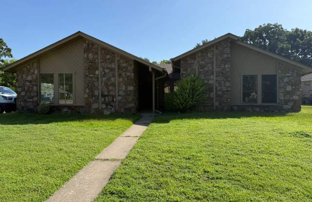 3 Bed 2 Bath Duplex with 2 Car Garage.  Gas Heat & Hot Water. photos photos