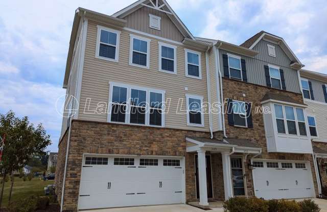 Luxury Townhouse with Premium Upgrades in Avon - 1449 Caymus Ct, Avon, OH 44011