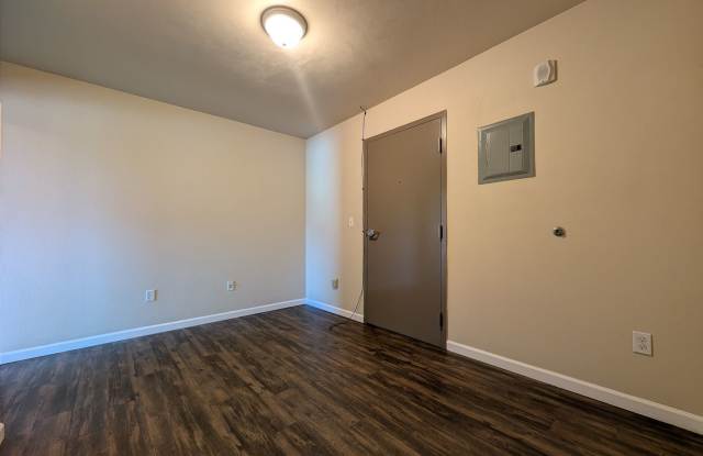 Nice 1 bed/1 bath  includes Water/Sewer/Trash! Gallery 4