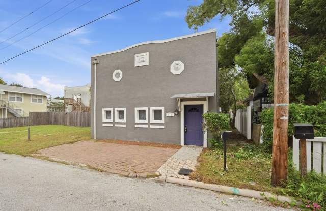 Unique Tampa Home with Modern Character Gallery 3