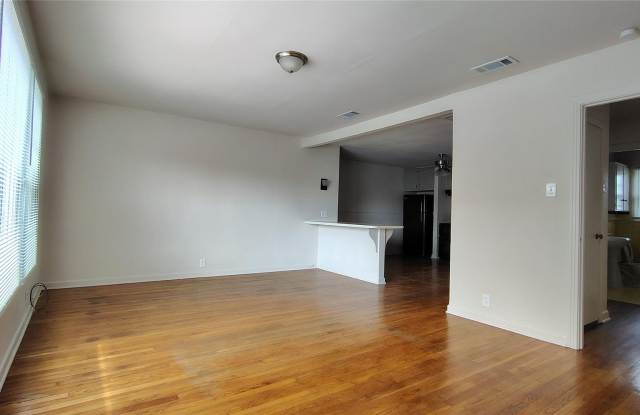 2 Bedroom 1 Bath in North Austin Gallery 4