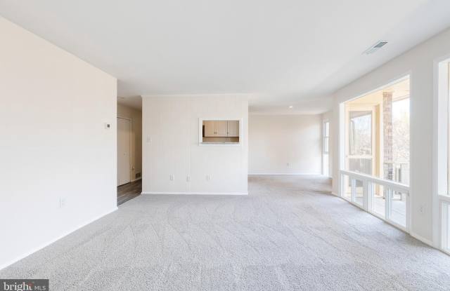 7226 DONNELL PLACE Gallery 3