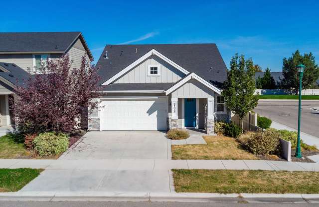 Quiet Centrally located 3 bed 2.5 bathroom photos photos