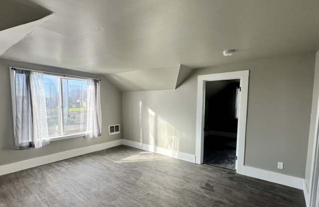 909 E 2nd St photos photos 909 E 2nd St photos photos