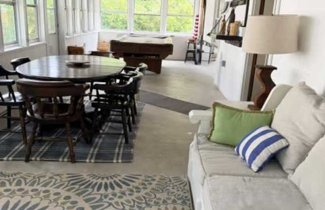 11 Oceanside Ave W Gallery 4