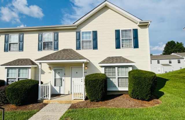 4 Bedroom 2.5 Bath Townhouse photos photos