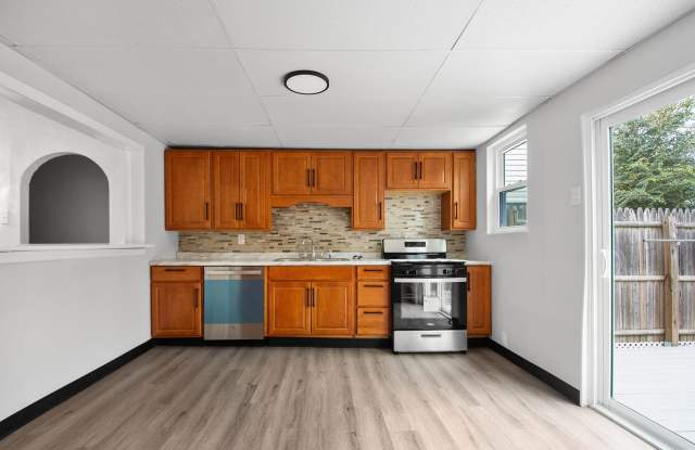 STUNNING 3 bedroom home with spacious rooms, an UPDATED KITCHEN and MODERN FLOORING!! ACCEPTING SECTION 8! - 216 Munson Avenue, McKees Rocks, PA 15136
