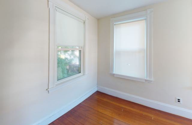 Spacious 4BR Condo in Brighton | Parking Included | Student Friendly Gallery 3