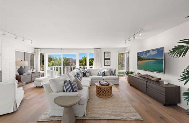 430 Carnation Avenue - 430 Carnation Avenue, Newport Beach, CA 92625