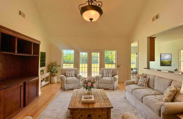 1602 Hucknall Place photos photos