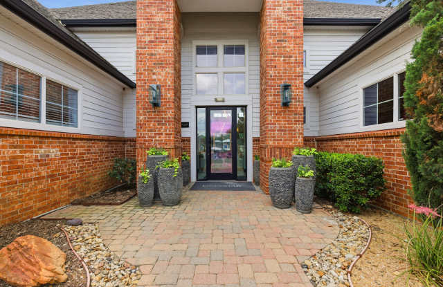 Vista 121 Apartment Homes Gallery 1