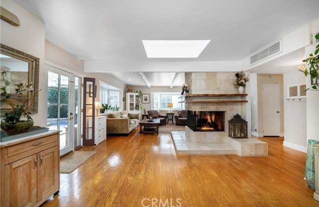 4571 Canoga Drive Gallery 3