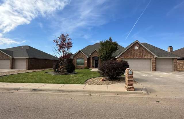 Stunning 4 Bed Home! 3 Car garage ! Mesa School District! Gallery 1