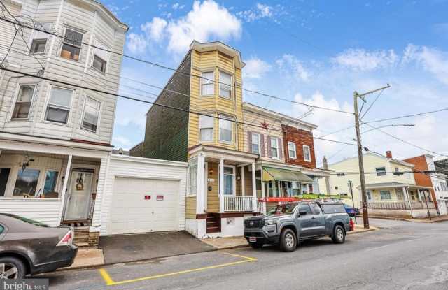 804 E Pine St photos photos