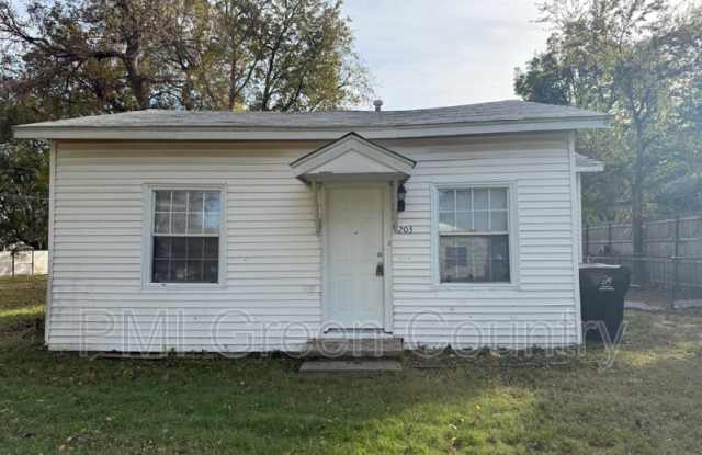 203 W Knoxville St photos photos 203 W Knoxville St photos photos