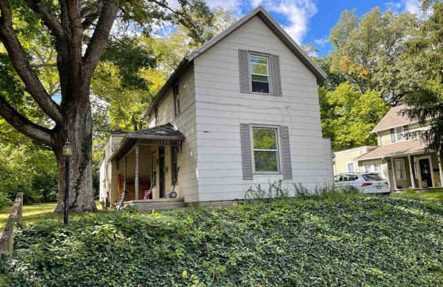 4 Bedroom, 2 Bath House! - 617 Rose Street, West Lafayette, IN 47906
