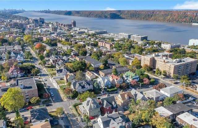 21 Lake Avenue photos photos