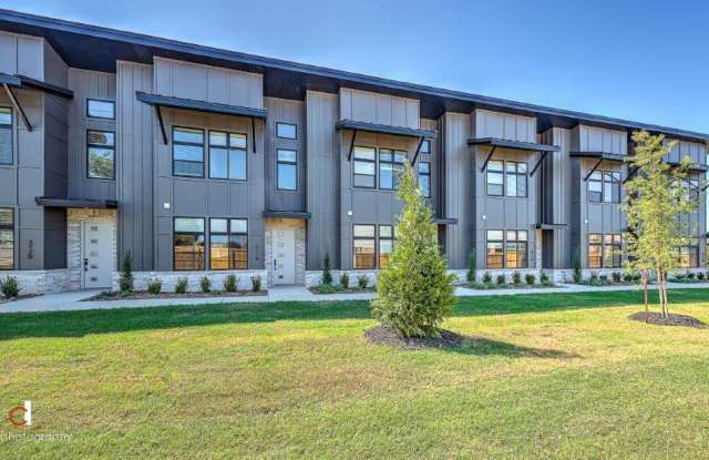 2304  SE C Gallery 2