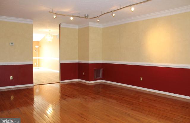 633 N BRANCH COURT Gallery 2