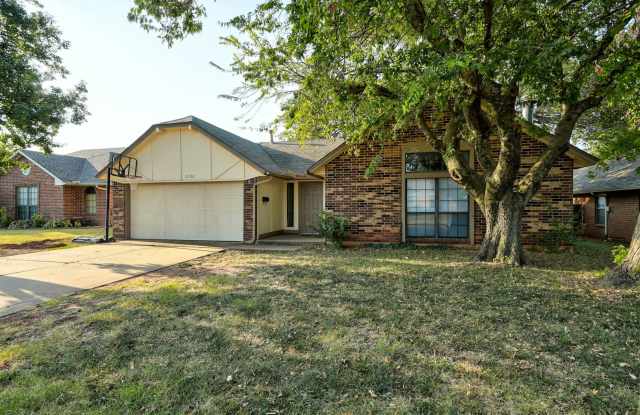 Charming Traditional House near Downtown Edmond - 2100 Sagewood Drive, Edmond, OK 73013