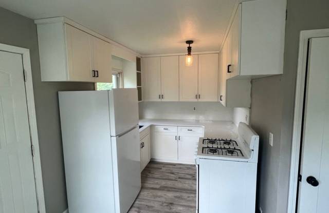 3 Bed/2 Bath House for Rent! NO APPLICATION FEES!!! photos photos