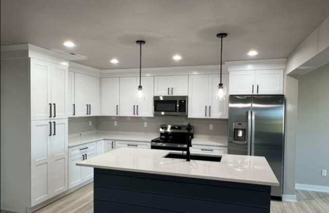 Springbrook Trail: 3BR 2.5ba Townhouse (end unit) Gallery 3
