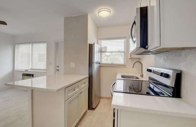 525 S Broadway - 525 South Broadway, Lantana, FL 33462