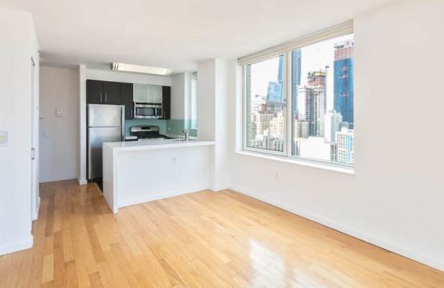 344 West 37th St. photos photos
