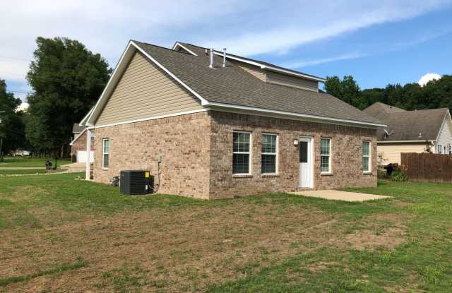 NEW CONSTRUCTION IN 2019 north of Memphis great for families. photos photos