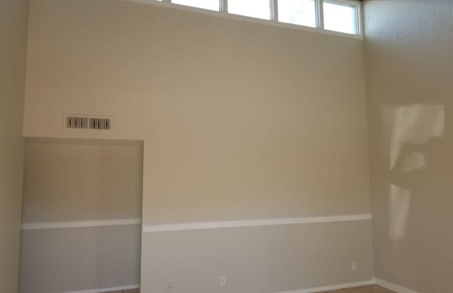 2512 E Paradise Ln Gallery 3