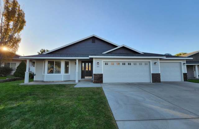 Spacious 3 bedroom/2 bath on Cul-de-Sac, 3 Car Garage! photos photos