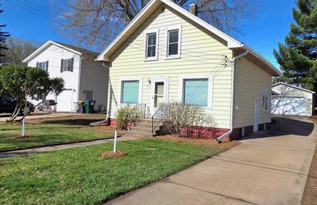816 Starr Ave- 3+ Bedroom, 2 Bathroom Home with Oversized Garage photos photos
