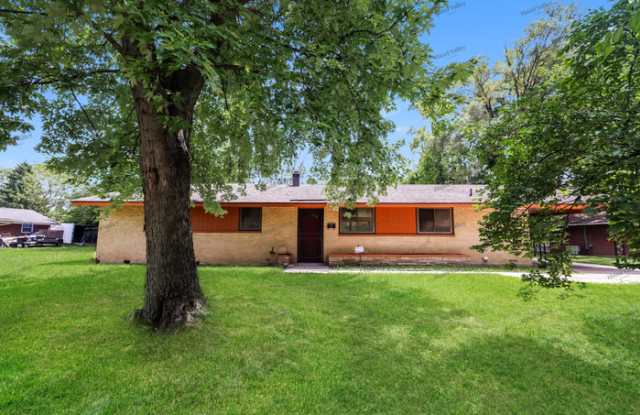 816 Burman Avenue Gallery 1