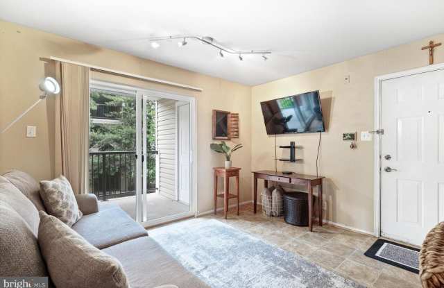 3304 WYNDHAM CIR #235 Gallery 3