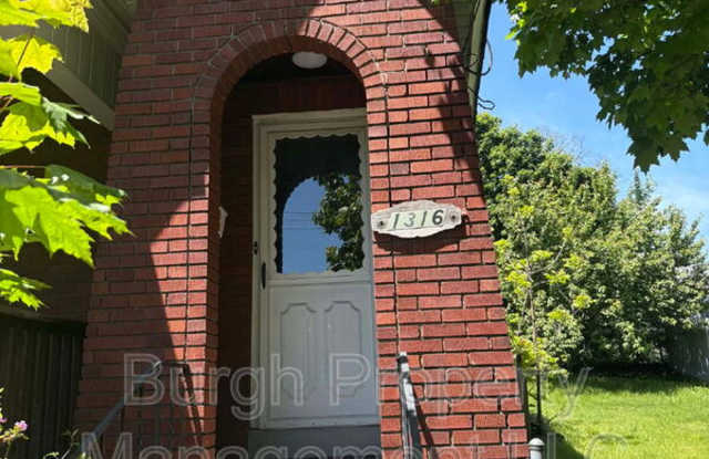 1316 Justine St Gallery 2