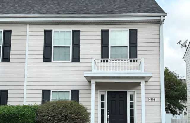 Beautiful End-Unit Townhouse in New Town – Williamsburg photos photos