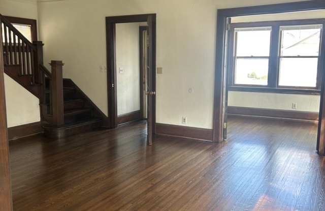 Gorgeous single family home! 4 Bed 2 Bath House Available 10/01/24 photos photos