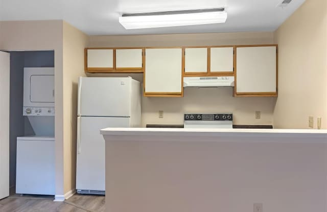 621 E Lakefront Cir Gallery 2