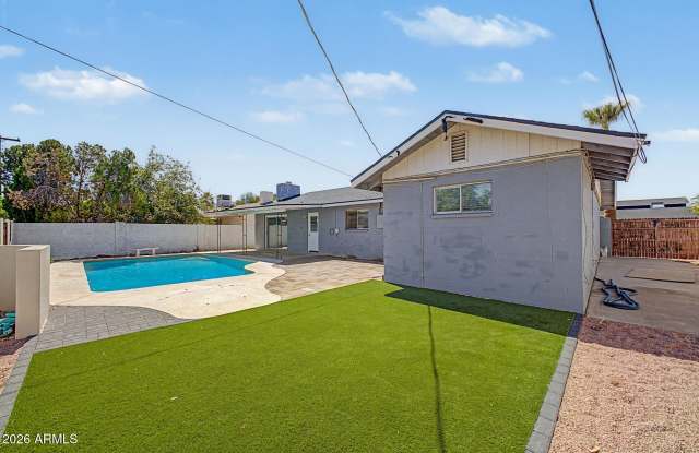 106 E GENEVA Drive Gallery 2