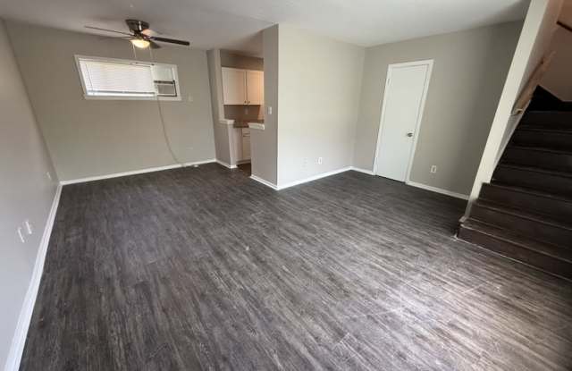 2086 Hubert Avenue - 5 photos photos