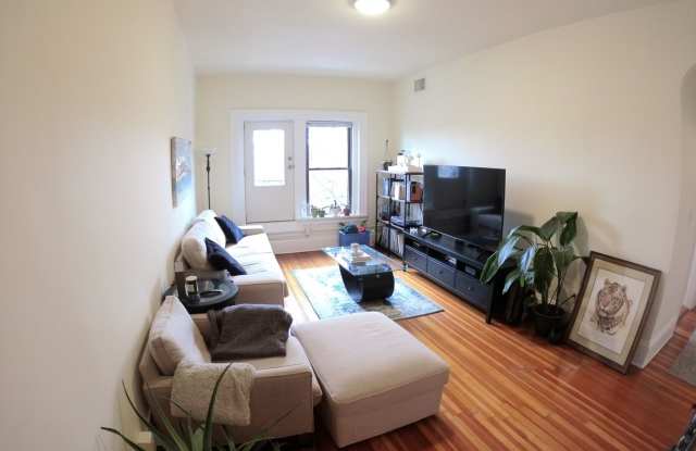 Charming 2 Bedroom-No Broker Fee Gallery 3