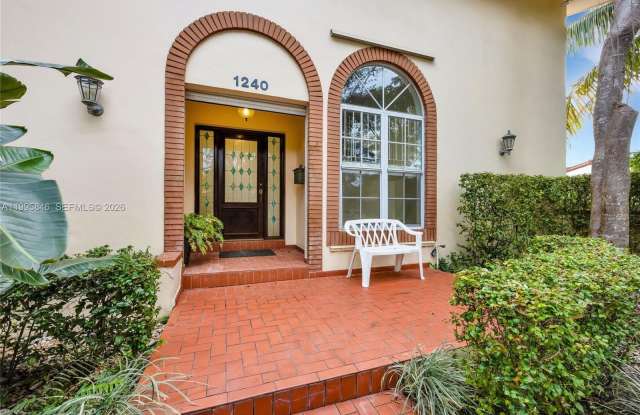 1240 Ortega Ave photos photos