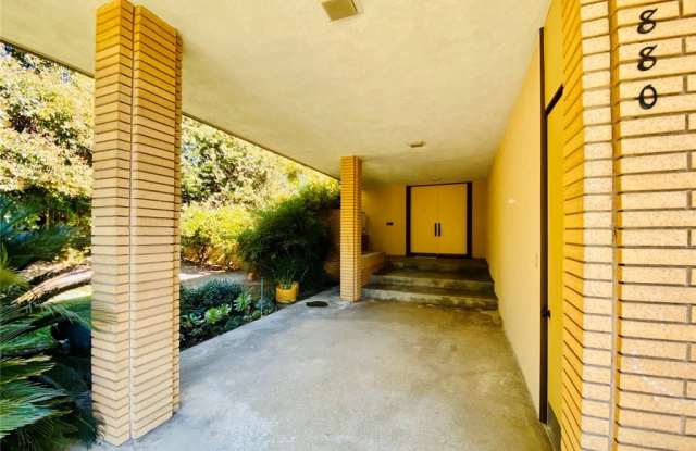 880 N Gainsborough Drive Gallery 2