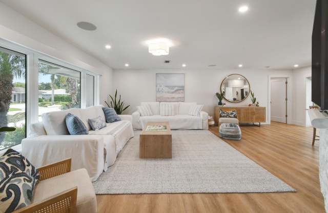 1091 SINGER Drive Gallery 4