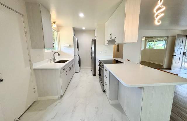 Newly Renovated 3BR/2BA Townhouse at Waialae Gardens – Corner Unit with Courtyard  2 Parking photos photos